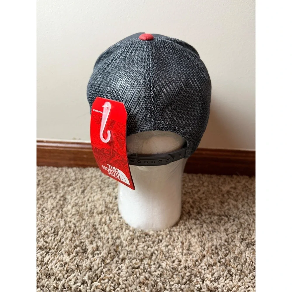 The North Face Keep It Structured Trucker Hat Grey Red Flexfit 110 Snapback OS